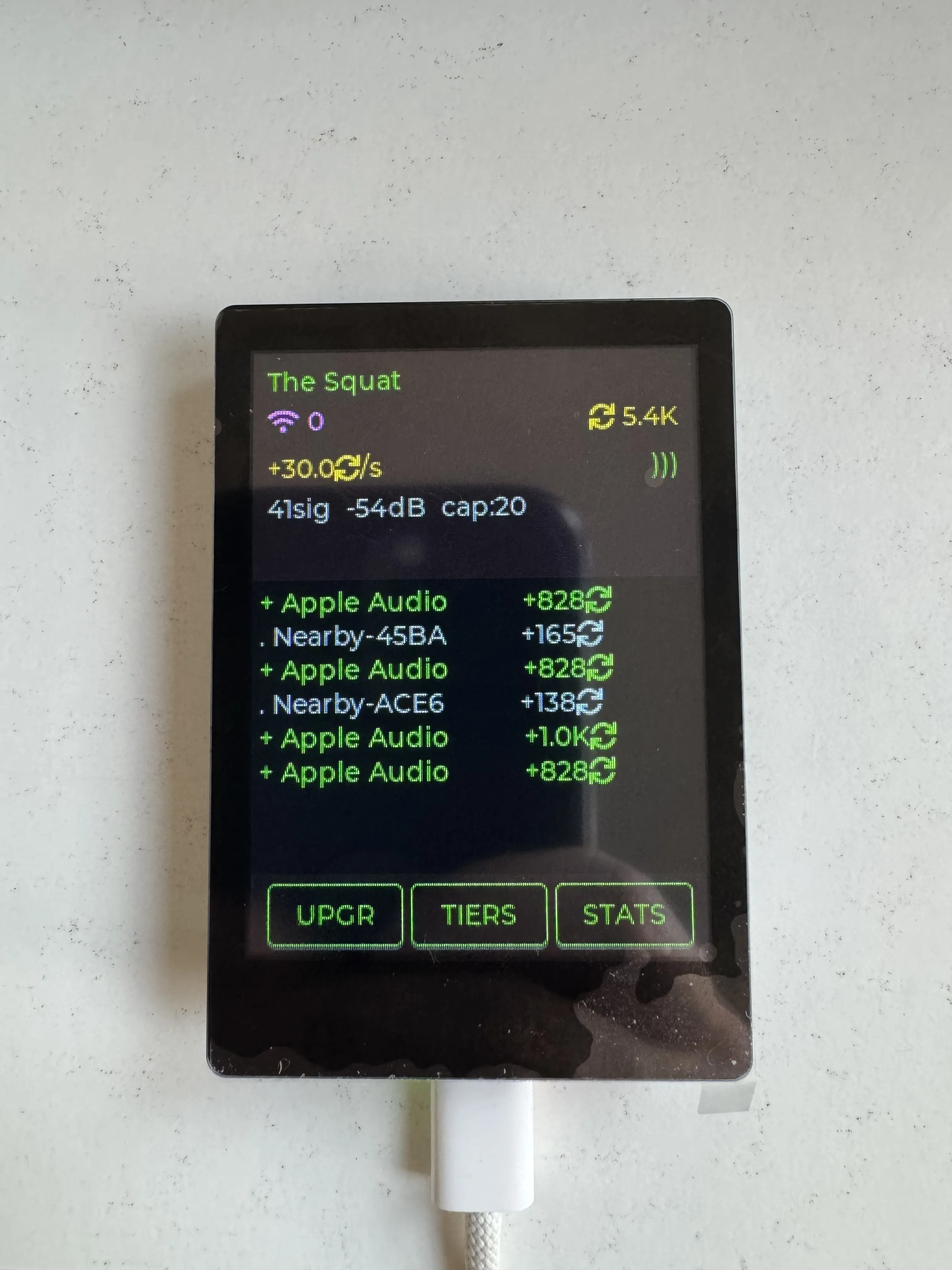 Idle Signal Farmer main screen